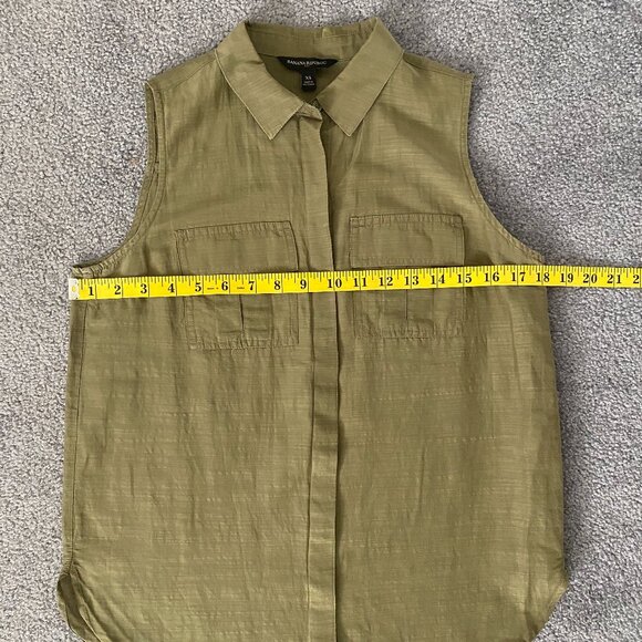 Banana Republic | Sleeveless Double Pocket Olive Button Up Shirt, Size XS - Picture 5 of 7